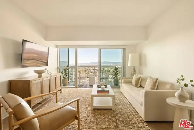 13700 Marina Pointe Drive #1410, Marina Del Rey, CA 90292 - Image #2