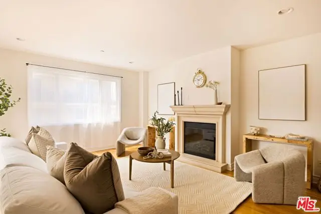 325 Arnaz Drive #304, Los Angeles, CA 90048 - Image #2