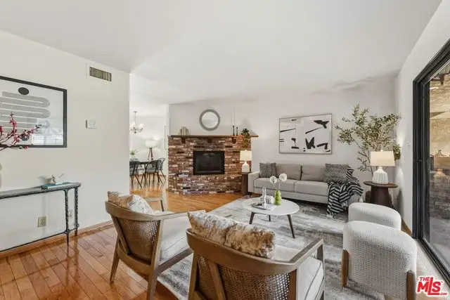 645 E Magnolia Boulevard #F, Burbank, CA 91501 - Image #1