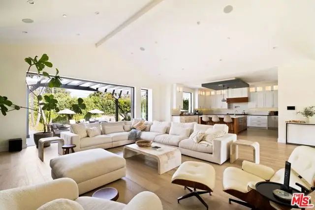 19739 Henshaw Street, Woodland Hills, CA 91364 - Image #2