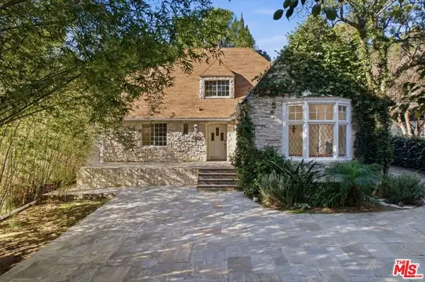 2633 N Commonwealth Avenue, Los Angeles, CA 90027