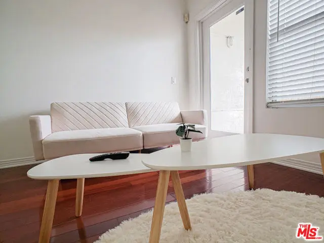 1025 Dewey Avenue #205, Los Angeles, CA 90006 - Image #2