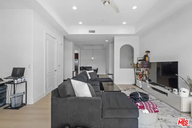 309 S Mariposa Avenue #301, Los Angeles, CA 90020 - Image #2