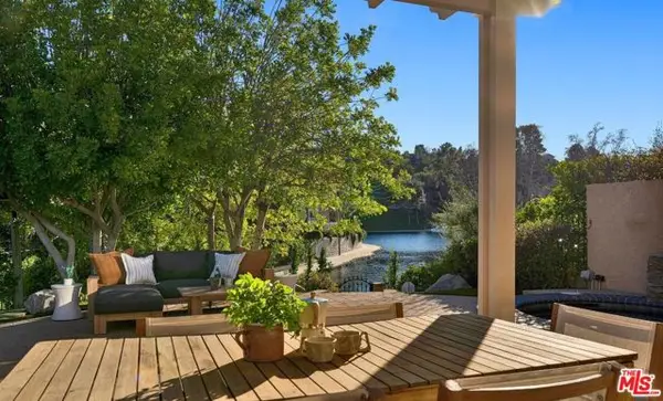 4724 Park Jacaranda, Calabasas, CA 91302