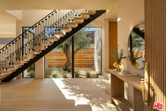 2048 Linnington Avenue, Los Angeles, CA 90025 - Image #3