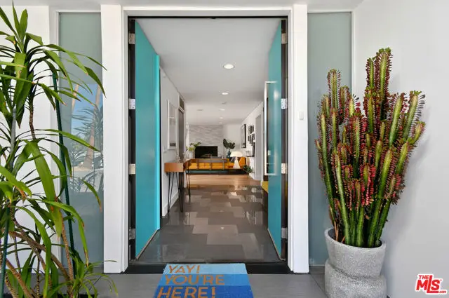 20150 Delita Drive, Woodland Hills, CA 91364 - Image #2