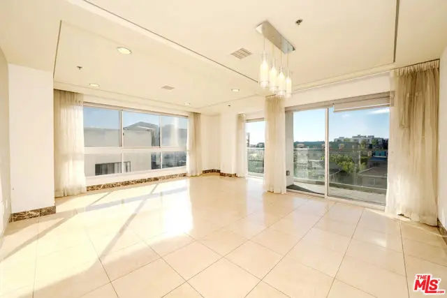 702 S Serrano Avenue #501, Los Angeles, CA 90005 - Image #1