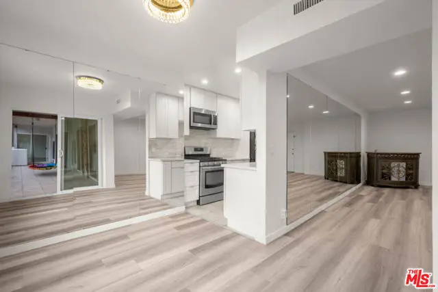 423 S Rexford Drive #202, Beverly Hills, CA 90212 - Image #1