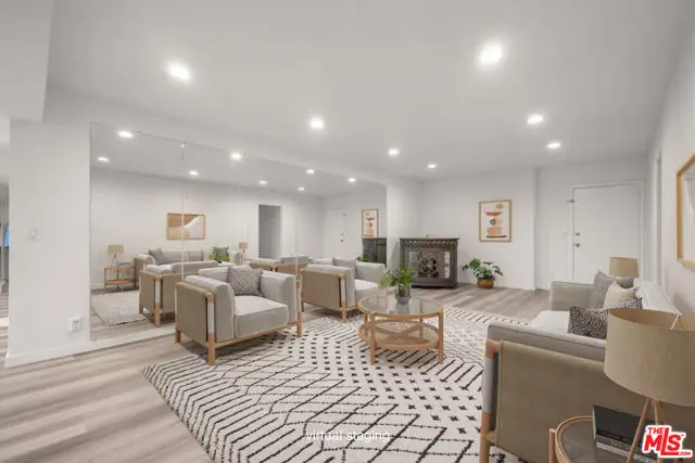 423 S Rexford Drive #202, Beverly Hills, CA 90212 - Image #3