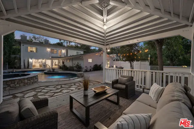 5220 Melvin Avenue, Tarzana, CA 91356 - Image #2