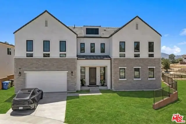 11091 Woodcrest Court, Chatsworth, CA 91311 - Image #3