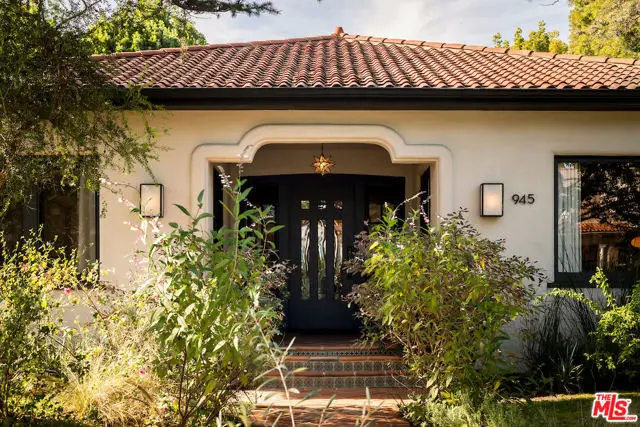 945 S Muirfield Road, Los Angeles, CA 90019 - Image #2