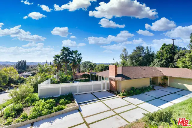 8479 Moorcroft Avenue, Canoga Park, CA 91304 - Image #1