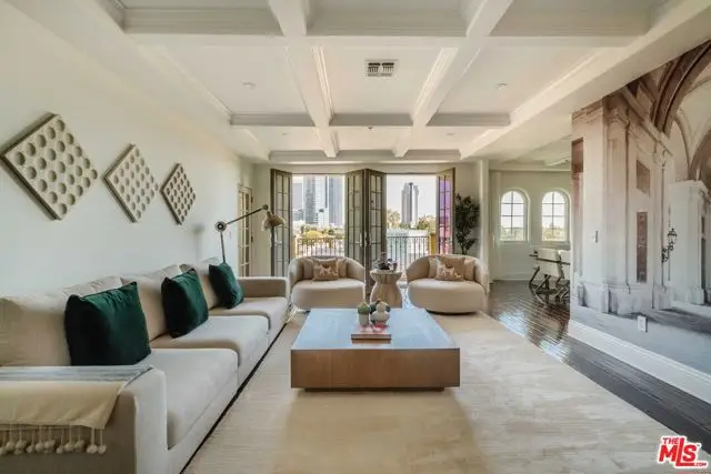 1835 Pandora Avenue #402, Los Angeles, CA 90025 - Image #1