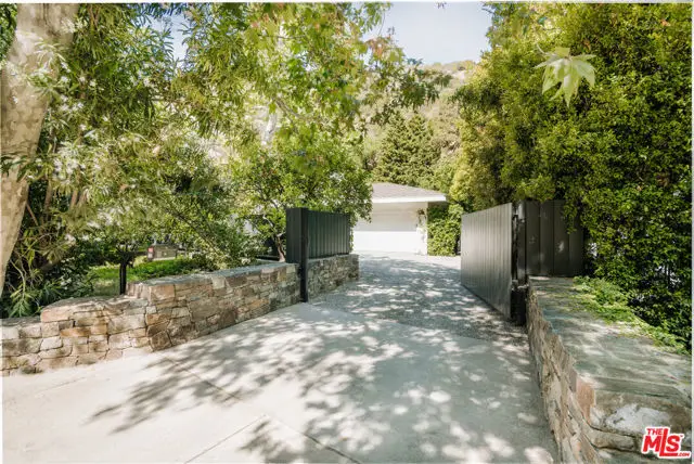 2610 Mandeville Canyon Road, Los Angeles, CA 90049 - #2