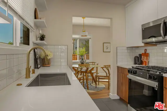 2048 S Burnside Avenue, Los Angeles, CA 90016 - Image #1