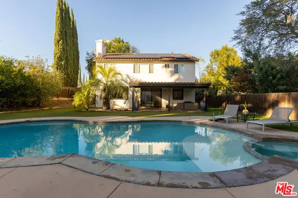 18404 Arminta Street, Reseda (los Angeles), CA 91335