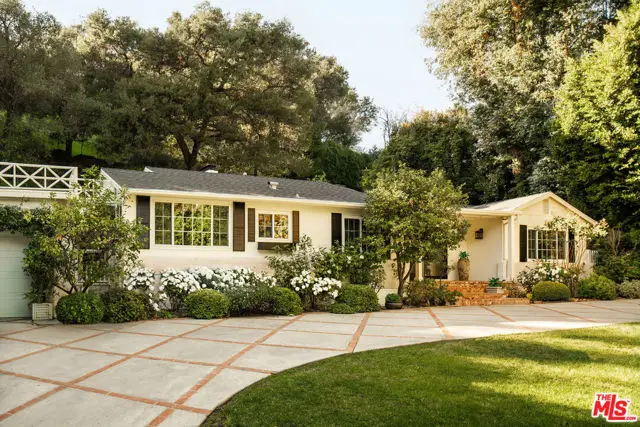 2533 Benedict Canyon Drive, Beverly Hills, CA 90210 - Image #1