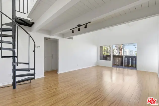 18350 Hatteras Street #277, Tarzana, CA 91356 - Image #2