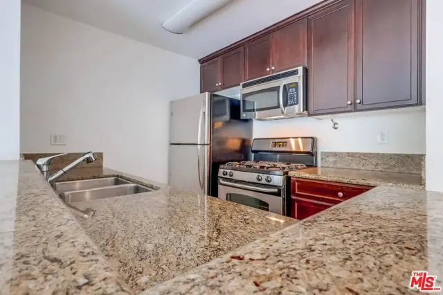 7320 Hawthorn Avenue #207, Los Angeles, CA 90046 - #3