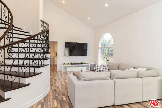 12000 Falcon Crest Way, Porter Ranch, CA 91326 - Image #3