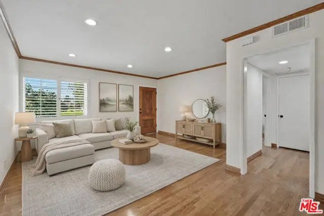 5822 Lindley Avenue, Encino, CA 91316 - #3