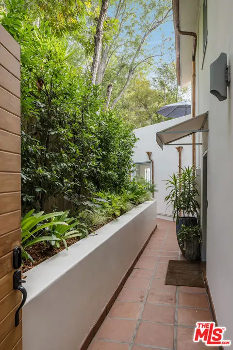 8701 Wonderland Park Avenue, Los Angeles, CA 90046 - Image #3