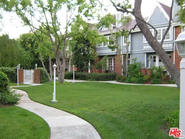 18135 Burbank Boulevard #22, Tarzana, CA 91356 - Image #1