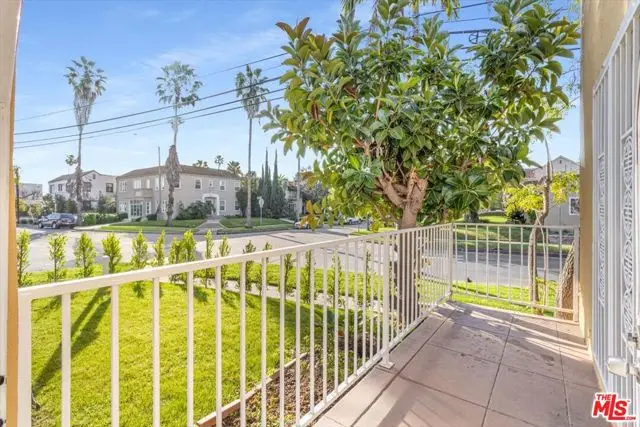 1185 S Tremaine Avenue, Los Angeles, CA 90019 - #3