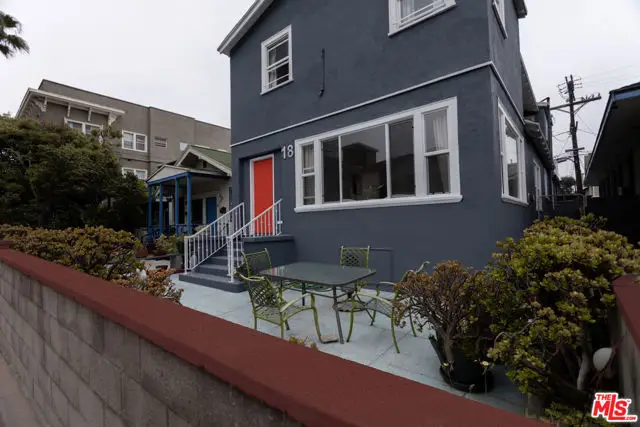 18 Breeze Avenue, Venice, CA 90291 - #3