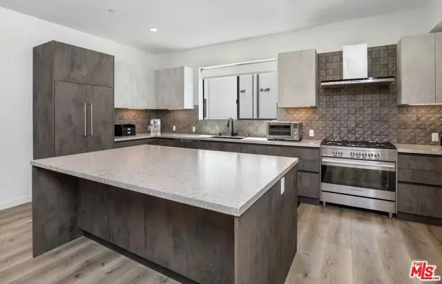 4724 N Village Court Lane, Valley Village, CA 91607 - Image #1