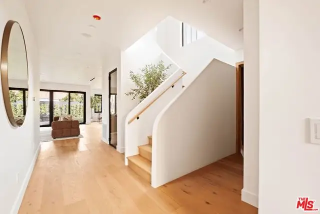 4066 Lyceum Avenue, Los Angeles, CA 90066 - #2