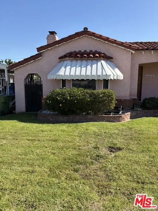 10210 S Manhattan Place, Los Angeles, CA 90047 - #2