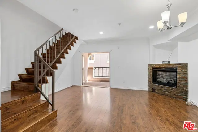 5633 Carlton Way #203, Los Angeles, CA 90028 - #1