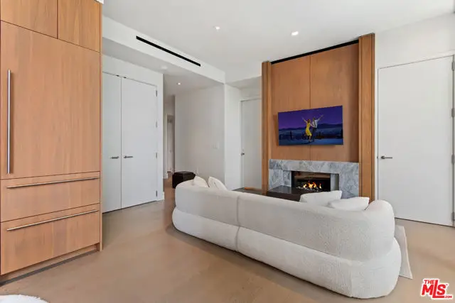 211 W Elm Court #3C, Los Angeles, CA 90067 - #2