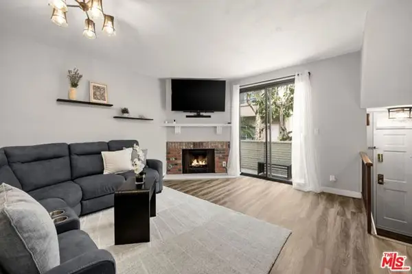 6540 Hayvenhurst Avenue #3, Los Angeles, CA 91406