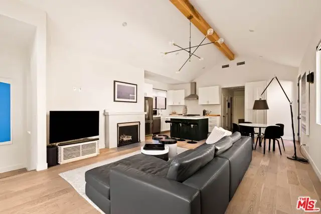 8723 Lookout Mountain Avenue, Los Angeles, CA 90046 - #3