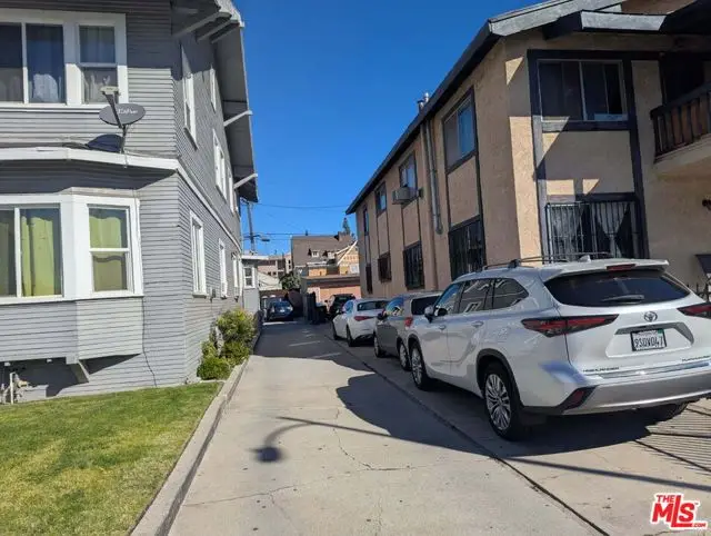 545 W 41st Street, Los Angeles, CA 90037 - #3