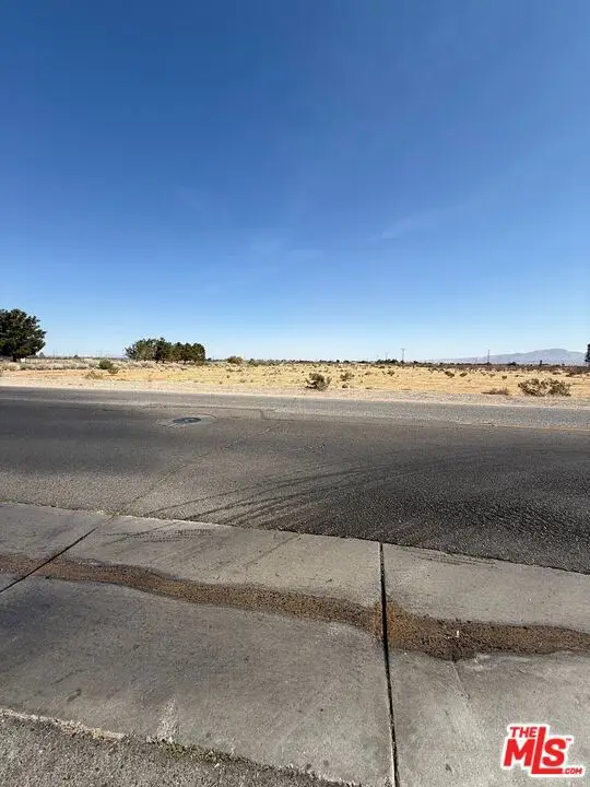 1001 Del Cerro Street, Victorville, CA 92392 - #3