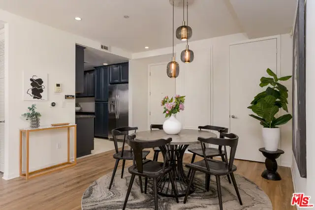 637 S Fairfax Avenue #202, Los Angeles, CA 90036 - #3