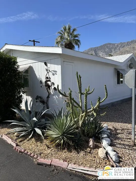 102 Caravan Street, Palm Springs, CA 92264