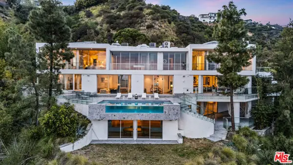 8854 Thrasher Avenue, Los Angeles, CA 90069