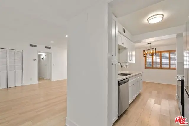 1262 S Barrington Avenue #204, Los Angeles, CA 90025 - #3