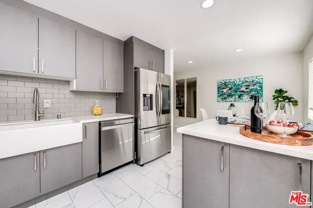 8024 Via Pompeii, Burbank, CA 91504 - #2