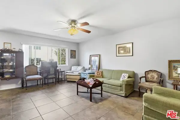 11813 Runnymede Street #30, North Hollywood (los Angeles), CA 91602