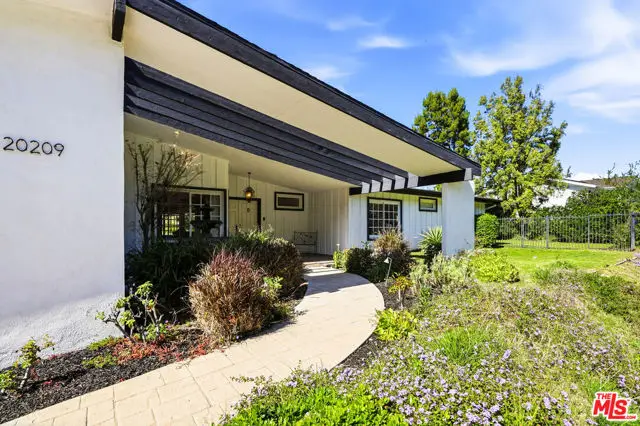 20209 Wells Drive, Woodland Hills, CA 91364 - #3