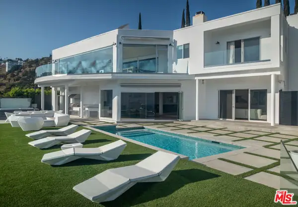 7868 Electra Drive, Los Angeles, CA 90046