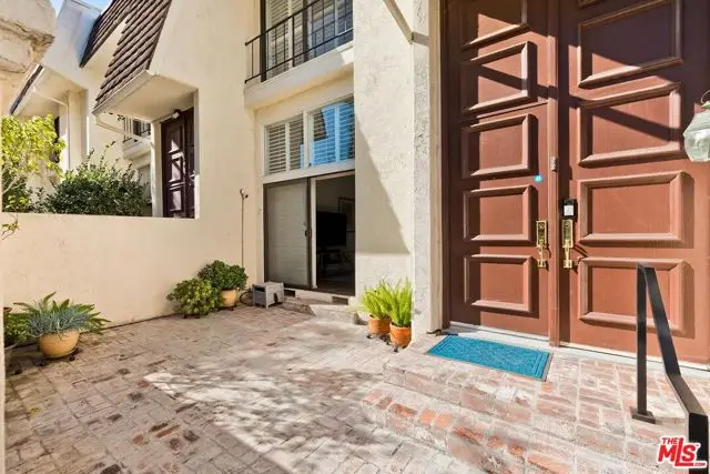 6263 Randi Avenue, Woodland Hills, CA 91367 - #2