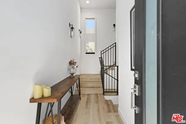 14665 W Sara Lane, San Fernando Valley, CA 91402 - #3