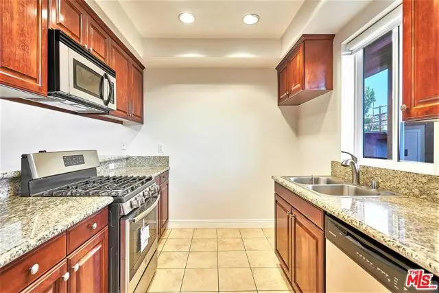 1401 S St Andrews Place #209, Los Angeles, CA 90019 - #2